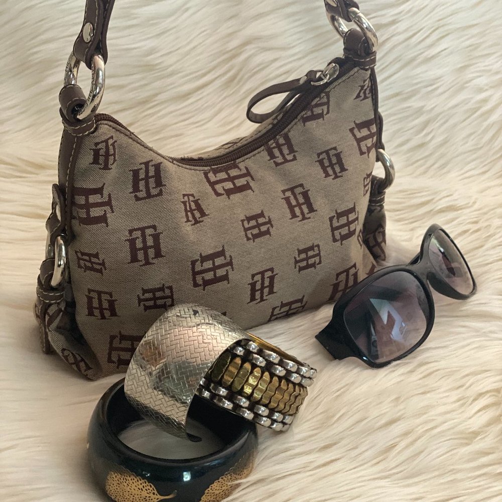 🌸 SALE 📦 3x$10 Tommy Hilfiger small brown purse